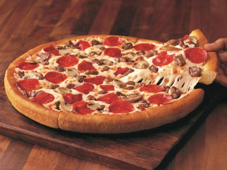 Pizza Hut pizza 768x577